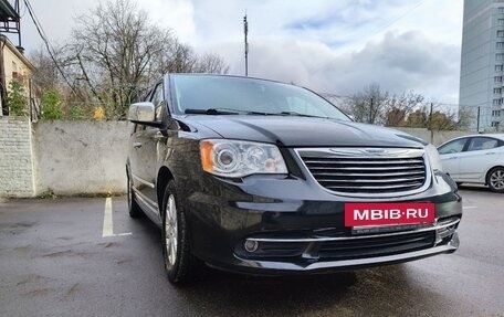 Chrysler Voyager IV, 2015 год, 2 400 000 рублей, 29 фотография