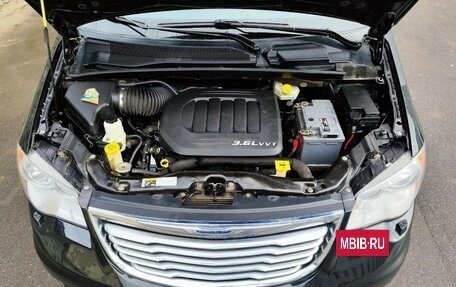 Chrysler Voyager IV, 2015 год, 2 400 000 рублей, 25 фотография