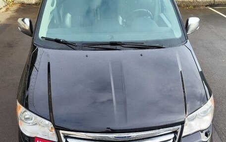 Chrysler Voyager IV, 2015 год, 2 400 000 рублей, 30 фотография