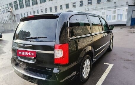 Chrysler Voyager IV, 2015 год, 2 400 000 рублей, 31 фотография