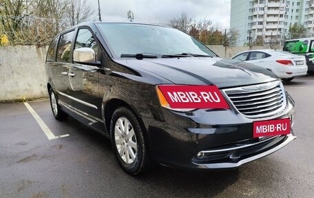 Chrysler Voyager IV, 2015 год, 2 400 000 рублей, 28 фотография