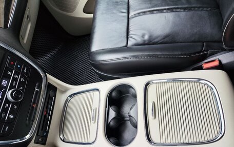 Chrysler Voyager IV, 2015 год, 2 400 000 рублей, 39 фотография