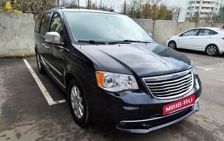 Chrysler Voyager IV, 2015 год, 2 400 000 рублей, 38 фотография