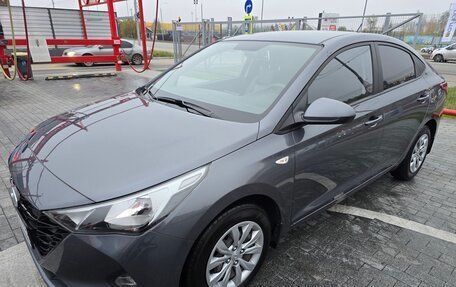 Hyundai Solaris II рестайлинг, 2021 год, 1 600 000 рублей, 6 фотография