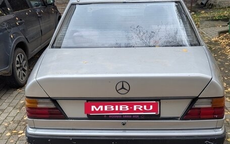 Mercedes-Benz E-Класс, 1993 год, 250 000 рублей, 3 фотография