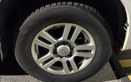 Toyota Land Cruiser Prado 150 рестайлинг 2, 2010 год, 2 800 000 рублей, 13 фотография