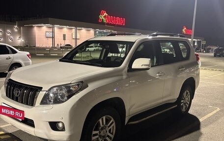 Toyota Land Cruiser Prado 150 рестайлинг 2, 2010 год, 2 800 000 рублей, 2 фотография