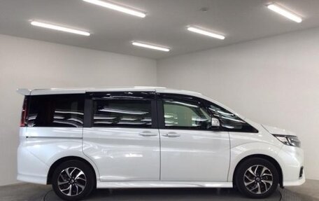 Honda Stepwgn IV, 2021 год, 1 780 777 рублей, 3 фотография