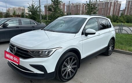 Volkswagen Tiguan II, 2021 год, 3 600 000 рублей, 16 фотография