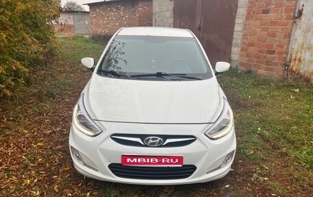 Hyundai Solaris II рестайлинг, 2013 год, 490 000 рублей, 1 фотография