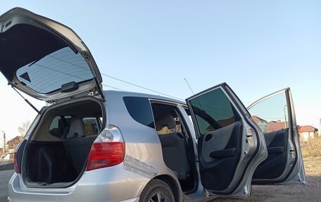 Honda Fit III, 2005 год, 420 000 рублей, 2 фотография