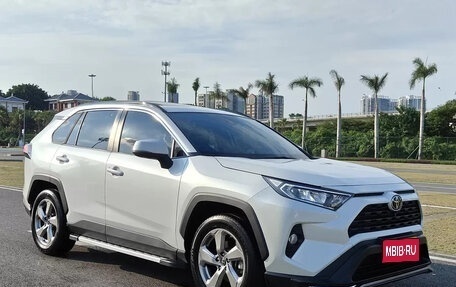 Toyota RAV4, 2022 год, 2 850 001 рублей, 1 фотография