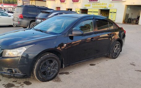 Chevrolet Cruze II, 2010 год, 635 000 рублей, 3 фотография