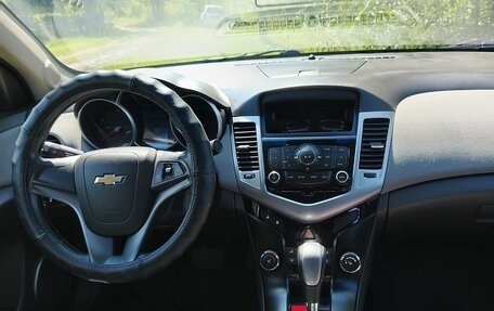 Chevrolet Cruze II, 2010 год, 635 000 рублей, 8 фотография