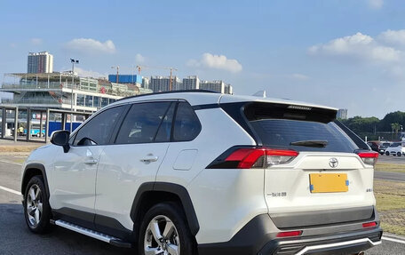 Toyota RAV4, 2022 год, 2 850 001 рублей, 6 фотография