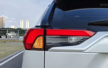 Toyota RAV4, 2022 год, 2 850 001 рублей, 9 фотография