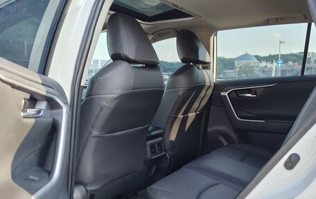 Toyota RAV4, 2022 год, 2 850 001 рублей, 11 фотография