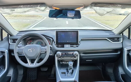 Toyota RAV4, 2022 год, 2 850 001 рублей, 14 фотография