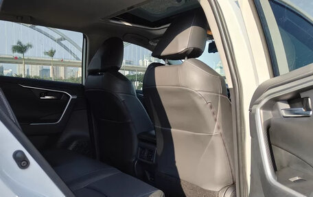 Toyota RAV4, 2022 год, 2 850 001 рублей, 12 фотография