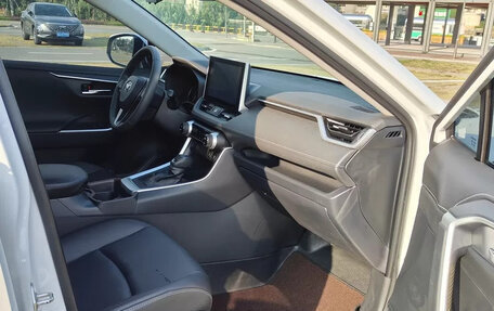 Toyota RAV4, 2022 год, 2 850 001 рублей, 16 фотография
