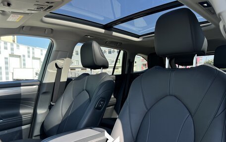 Toyota Highlander, 2025 год, 5 990 000 рублей, 31 фотография