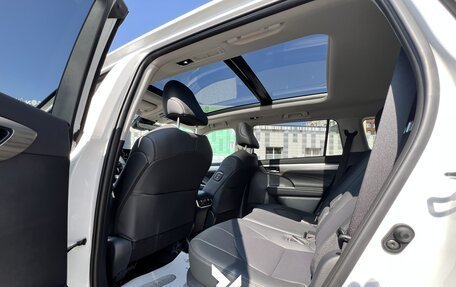 Toyota Highlander, 2025 год, 5 990 000 рублей, 33 фотография