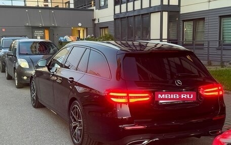 Mercedes-Benz E-Класс, 2017 год, 3 550 000 рублей, 4 фотография