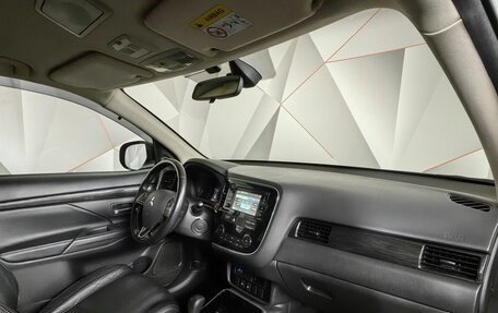 Mitsubishi Outlander III рестайлинг 3, 2017 год, 1 699 000 рублей, 10 фотография