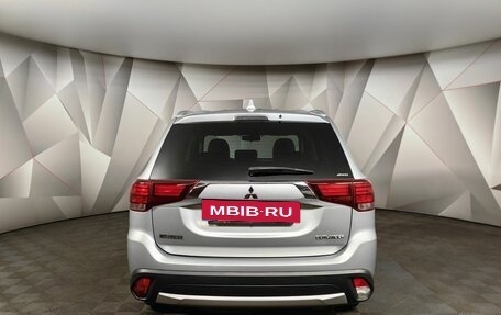 Mitsubishi Outlander III рестайлинг 3, 2017 год, 1 699 000 рублей, 7 фотография