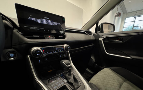 Toyota RAV4, 2025 год, 4 350 000 рублей, 24 фотография