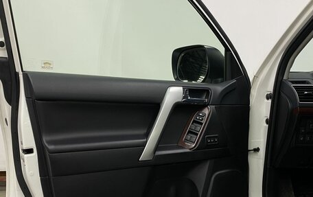 Toyota Land Cruiser Prado 150 рестайлинг 2, 2016 год, 4 499 000 рублей, 19 фотография