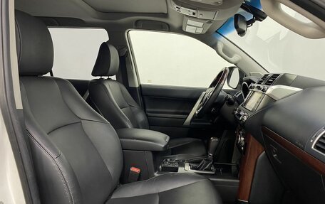 Toyota Land Cruiser Prado 150 рестайлинг 2, 2016 год, 4 499 000 рублей, 24 фотография