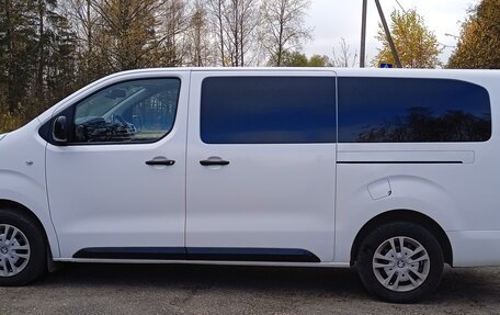 Peugeot Traveller I, 2018 год, 2 800 000 рублей, 1 фотография