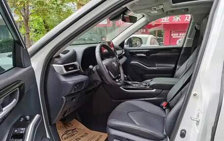 Toyota Highlander, 2025 год, 5 300 000 рублей, 8 фотография