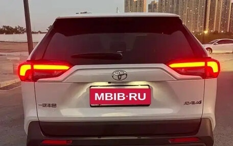 Toyota RAV4, 2025 год, 3 550 000 рублей, 6 фотография