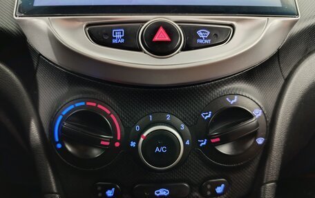 Hyundai Solaris II рестайлинг, 2011 год, 650 000 рублей, 15 фотография