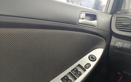 Hyundai Solaris II рестайлинг, 2011 год, 650 000 рублей, 17 фотография