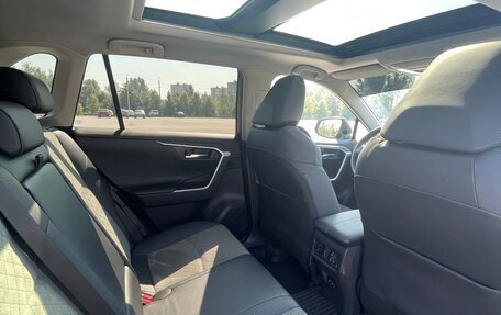 Toyota RAV4, 2024 год, 3 699 000 рублей, 18 фотография