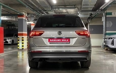 Volkswagen Tiguan II, 2018 год, 3 090 000 рублей, 1 фотография
