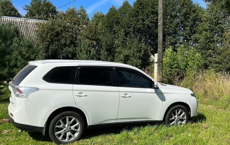 Mitsubishi Outlander III рестайлинг 3, 2012 год, 1 300 000 рублей, 2 фотография