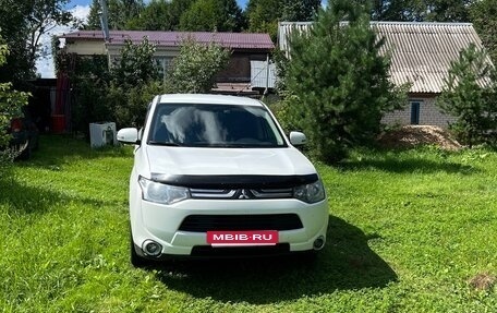 Mitsubishi Outlander III рестайлинг 3, 2012 год, 1 300 000 рублей, 3 фотография