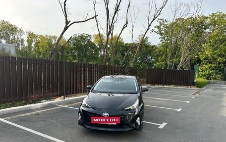 Toyota Prius IV XW50, 2016 год, 1 680 000 рублей, 2 фотография
