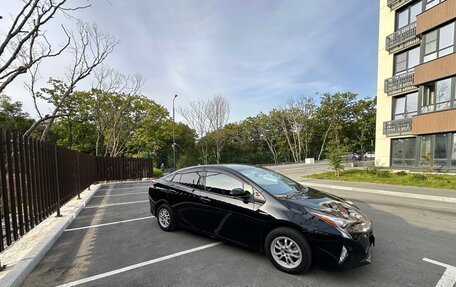 Toyota Prius IV XW50, 2016 год, 1 680 000 рублей, 3 фотография