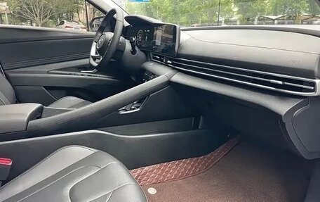 Hyundai Elantra, 2022 год, 1 250 000 рублей, 12 фотография