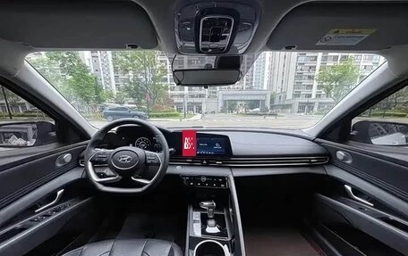 Hyundai Elantra, 2022 год, 1 250 000 рублей, 10 фотография