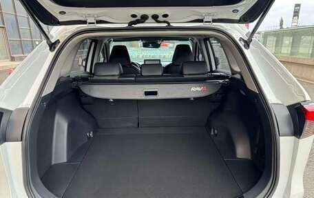 Toyota RAV4, 2021 год, 2 850 000 рублей, 16 фотография