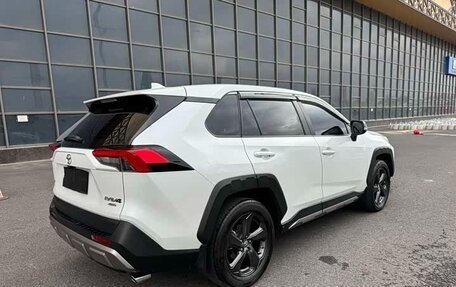Toyota RAV4, 2021 год, 2 850 000 рублей, 4 фотография