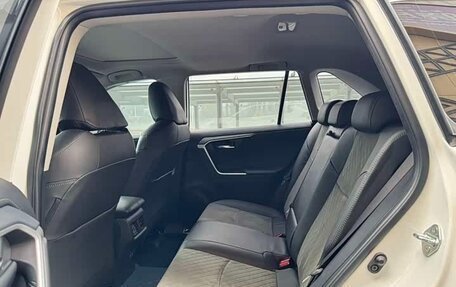 Toyota RAV4, 2021 год, 2 850 000 рублей, 15 фотография
