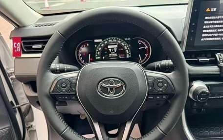 Toyota RAV4, 2021 год, 2 850 000 рублей, 11 фотография