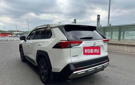 Toyota RAV4, 2021 год, 2 850 000 рублей, 6 фотография